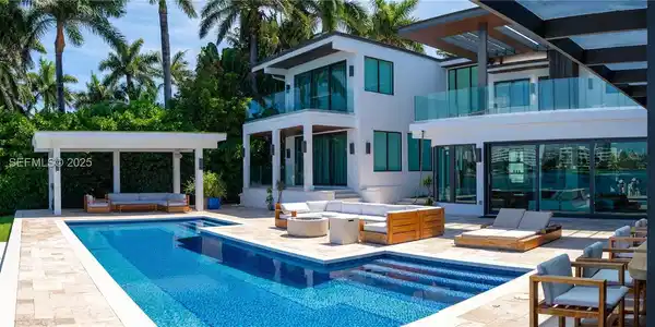327 E Rivo Alto Dr