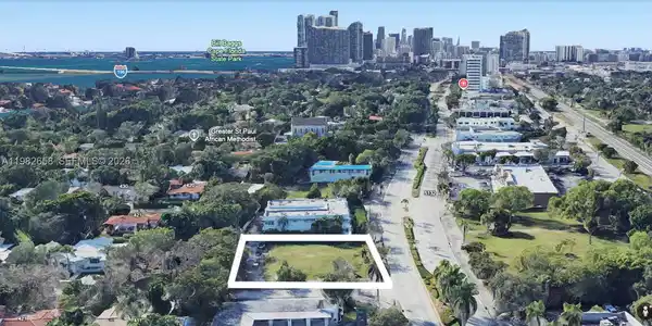 5215 Biscayne Blvd