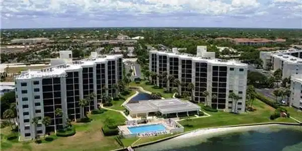 19800 Sandpointe Bay Dr