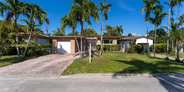 9225 Byron Ave
