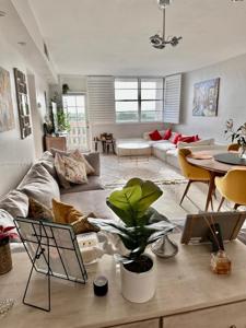 90 Edgewater Dr
