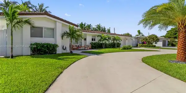 2862 NE 35th Ct