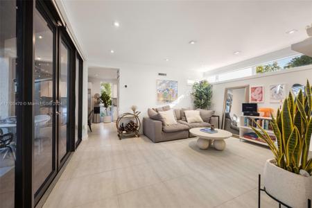 3102 Bird Ave