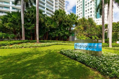 2627 S Bayshore Dr