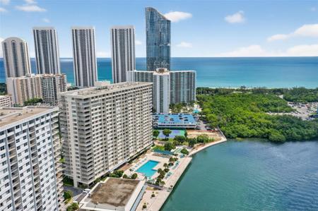 300 Bayview Dr