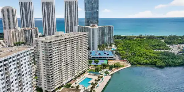 300 Bayview Dr