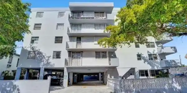 1145 Normandy Dr