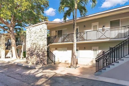 81 Edgewater Dr