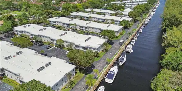 6379 Bay Club