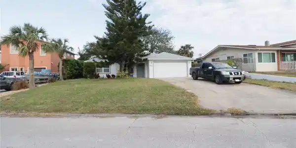 53 Plaza Dr