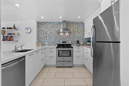 6900 Bay Dr