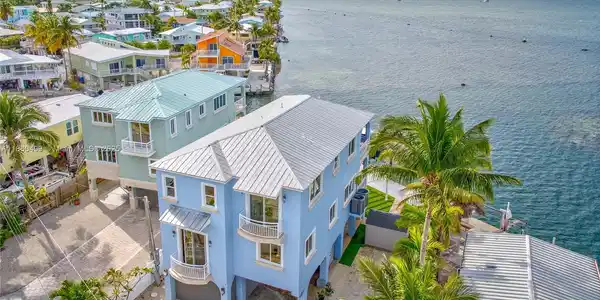 207 Camelot Dr