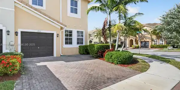 1420 SE 24th Ter