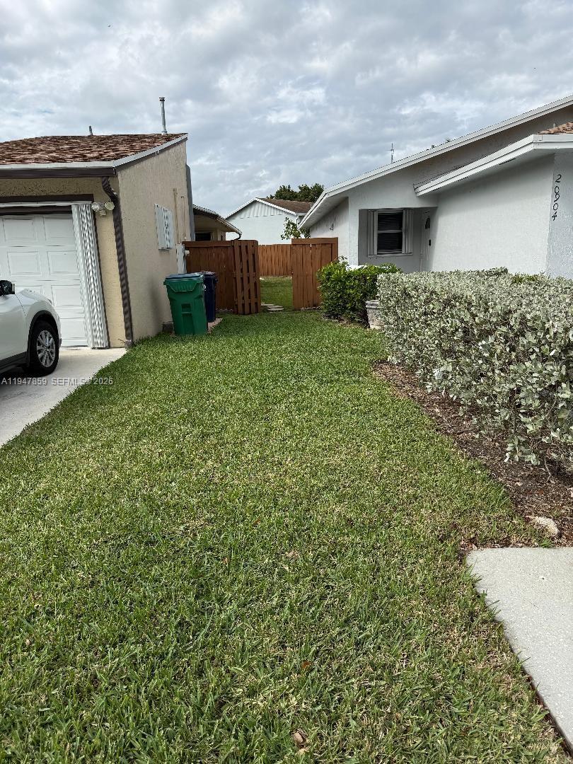 Image 2: Yard