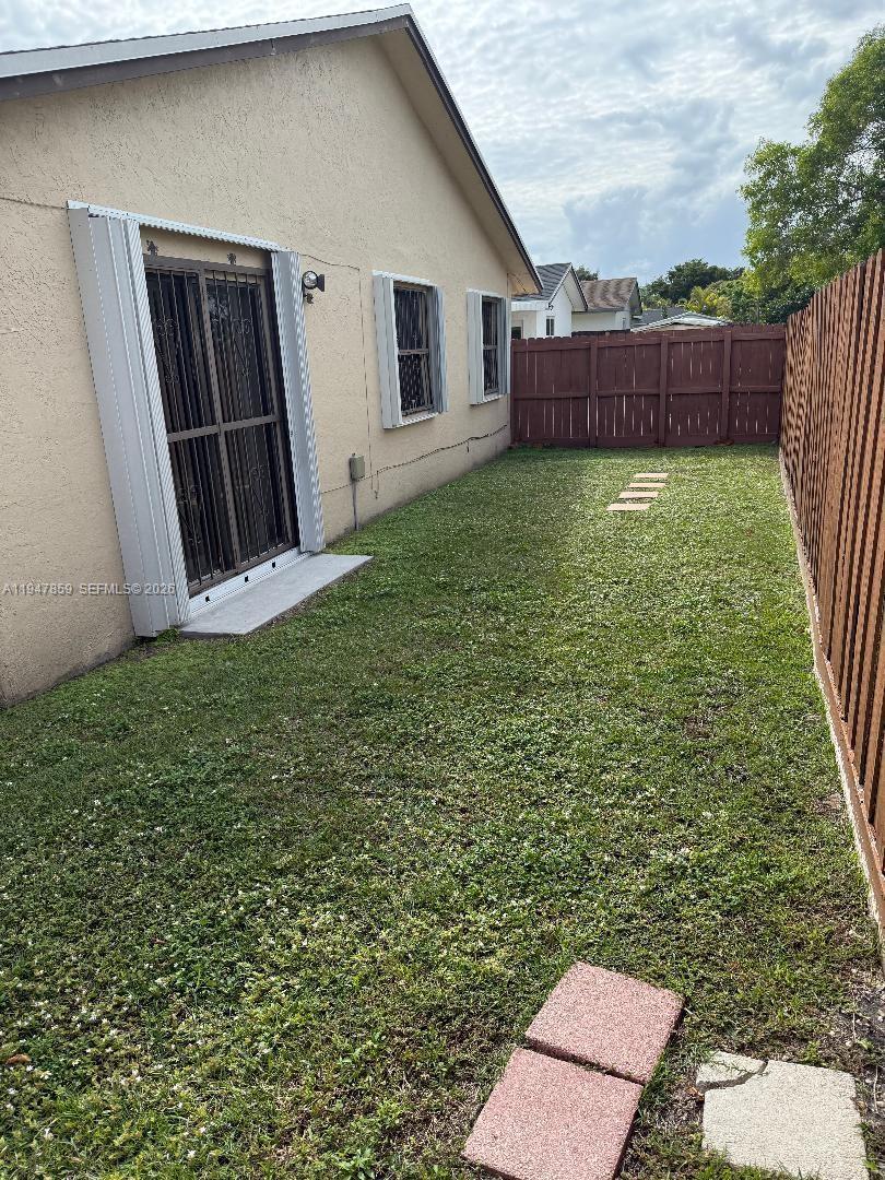 Image 4: Yard 3