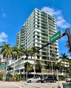 1800 Collins Ave