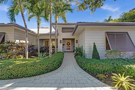 1206 E Lake Dr