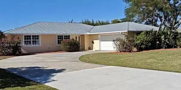 2472 NW Everglades Blvd