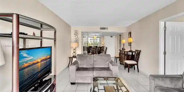 9273 Collins Ave