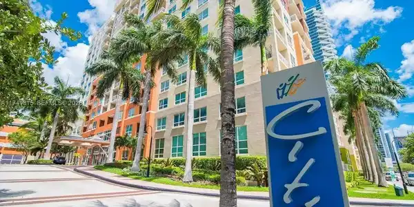 2000 N Bayshore Dr