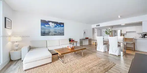 2301 Collins Ave