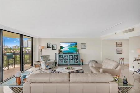2900 NE 14th St Cswy