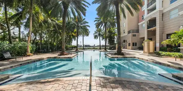 17125 N Bay Rd