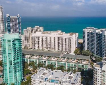 6039 Collins Ave