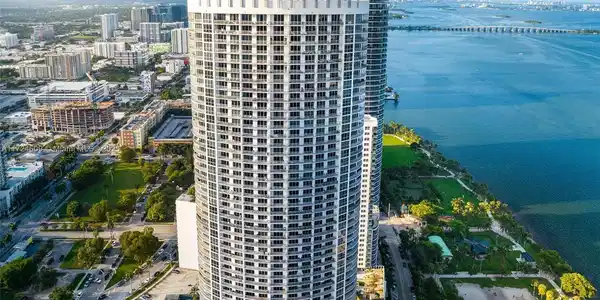 1750 N Bayshore Dr