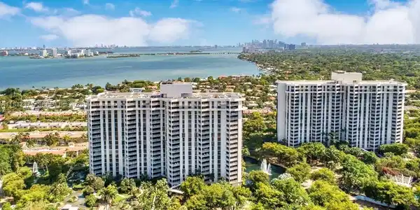 1000 QUAYSIDE TE