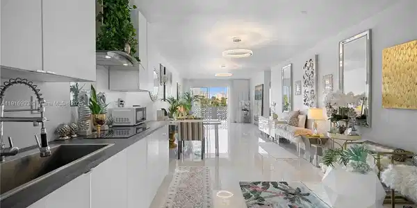 13105 Ixora Ct