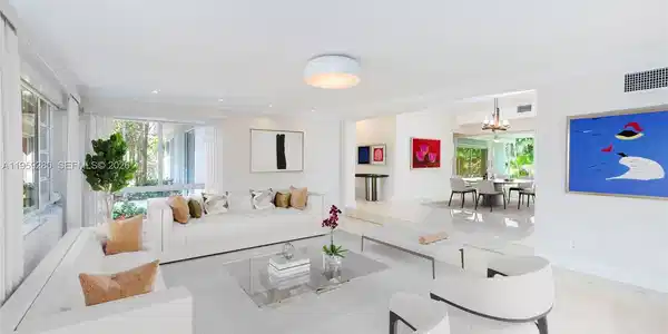 310 Harbor Ct
