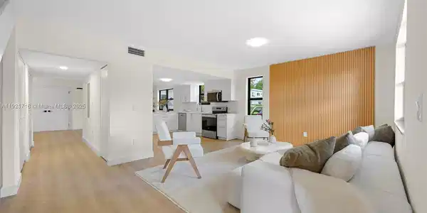 7994 Crespi Blvd