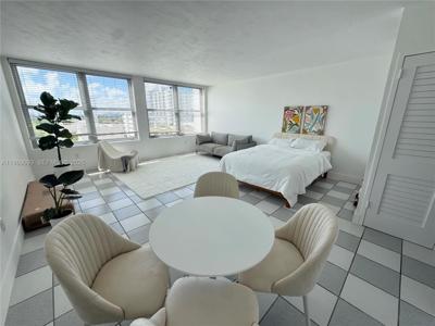 2899 Collins Ave