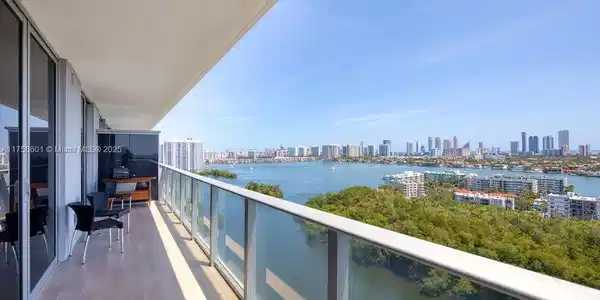 16385 Biscayne Blvd