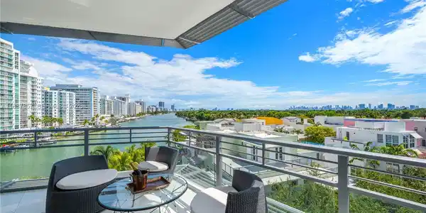 6101 Aqua Ave