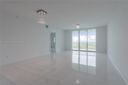 14951 Royal Oaks Ln