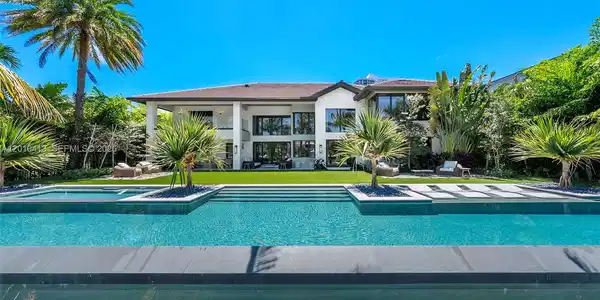 110 Holiday Dr