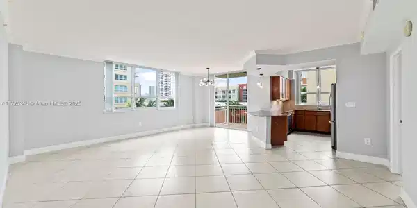 2000 N Bayshore Dr