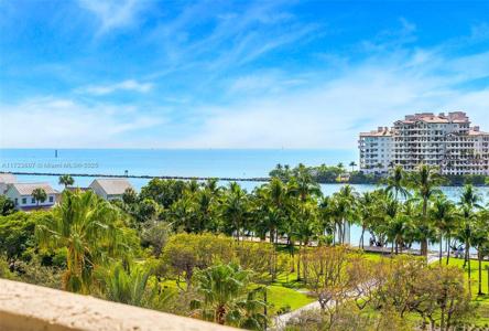 300 S Pointe Dr