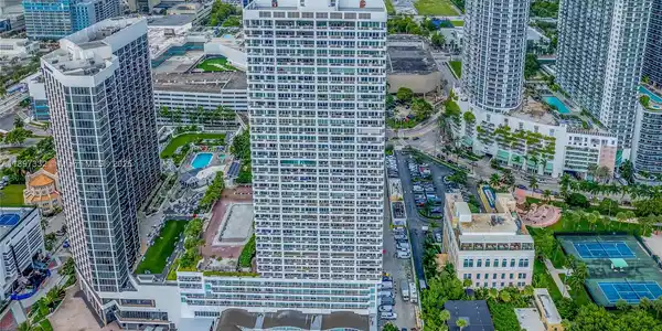 1717 N Bayshore Dr