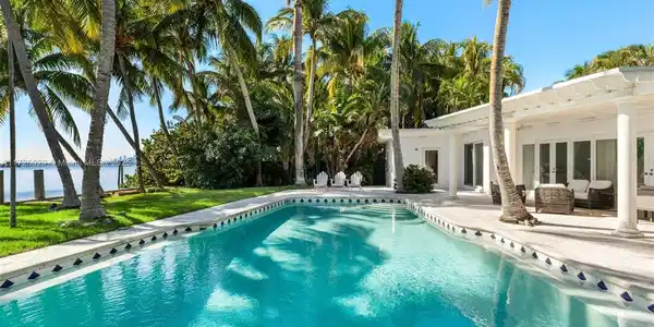 1200 Bay Dr