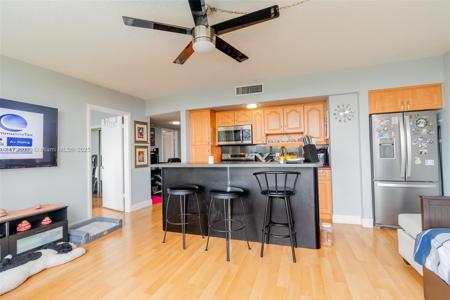 900 Bay Dr