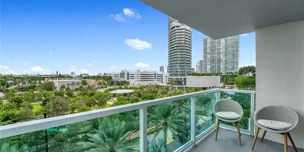 650 West Ave
