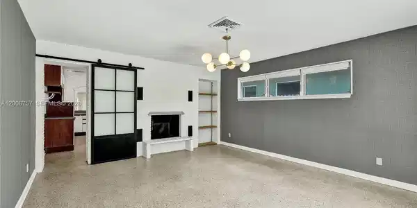 1421 S Palmway