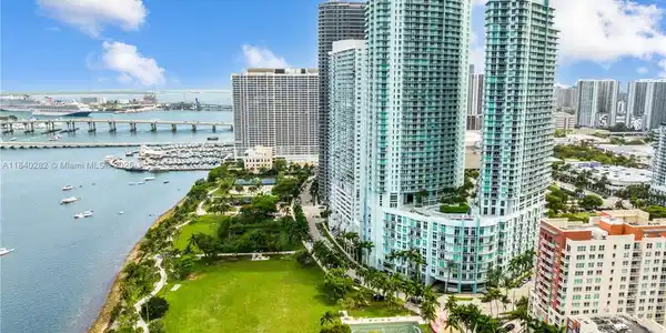 1900 N Bayshore Dr