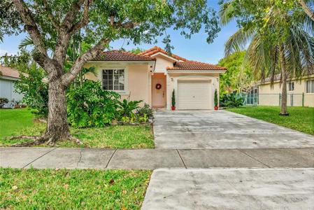 470 SE 30th Dr