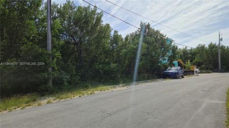 138 S Bahama Dr
