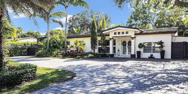 7620 SW 105th Ter