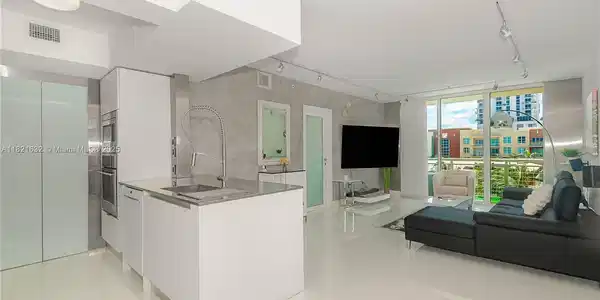 2000 N Bayshore Dr